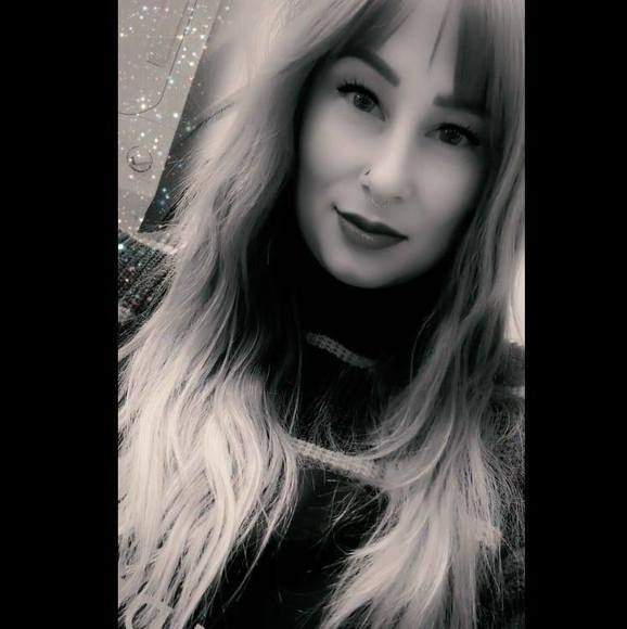 Meet your Posher, Candice - Picture 1 of 1